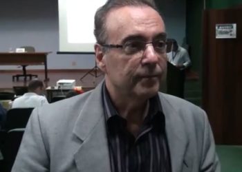 Dr. Bactéria lista erros higiênicos comuns e diz como limpar vegetais