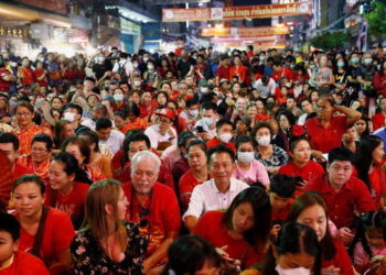 China suspende viagens em grupo para impedir a propagação de vírus