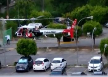 Helicóptero da PM que levava coração para transplante atinge poste de iluminação de hospital na Grande SP