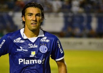 “Estou recomeçando”, diz Kível após mais de um ano longe dos gramados