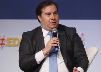 Maia defende novo Fundeb e alfineta Weintraub: ‘prometi não falar mal, se não, ele não cai’