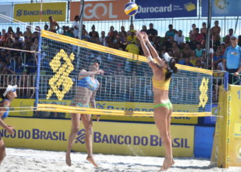 Open Aracaju: Duda e Ágatha vencem Tainá e Victoria e vão à semifinal