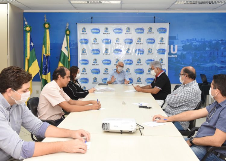 Prefeito e entidades da Saúde discutem aumento dos casos de coronavírus em Aracaju