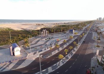 Prefeitura fiscaliza cumprimento das medidas emergenciais contra o coronavírus na Orla da Atalaia