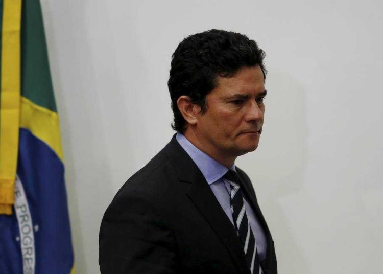 Sergio Moro acusa Bolsonaro de interferência política na PF e deixa Governo