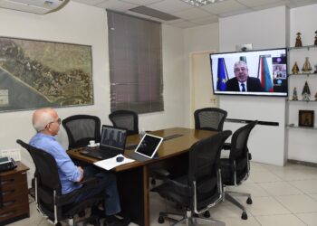 Prefeito de Aracaju discute combate ao coronavírus com diretora da OMS e prefeito de Coimbra