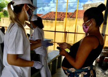 No bairro Santa Maria, Prefeitura imuniza contra a influenza gestantes e puérperas