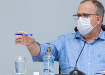 Governo afirma que testes feitos pelo governador deram negativo