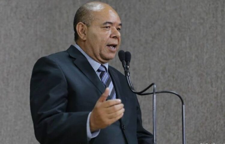 Seu Marcos solicita reparos para conter alagamento no Rosa do Sol