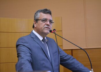 Luciano Pimentel solicita melhoria do serviço da Vivo em Simão Dias