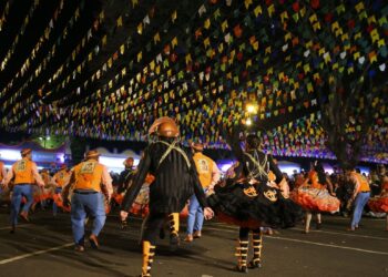 Se avexe não, a democracia é o compasso e o fascismo não tem morada