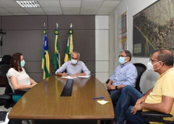 Prefeitura de Aracaju assina carta de intenções para obter doses da vacina do Instituto Butantan