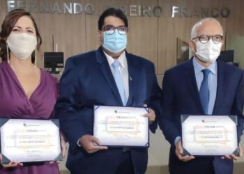 Joaquim do Janelinha, eleito vereador em Aracaju, ao lado da vice-prefeita e prefeito eleitos, posta agradecimento em diplomação