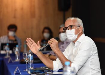 Edvaldo faz balanço da atual gestão em reunião com secretariado