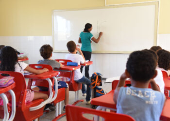 Prefeitura publica edital de remoção para professores efetivos da rede municipal