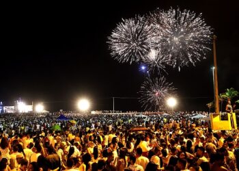 PMA não realizará eventos de réveillon nos espaços públicos da cidade, a exemplo da Orla da praia da Atalaia. Faixa de areia da praia não está liberada pra eventos