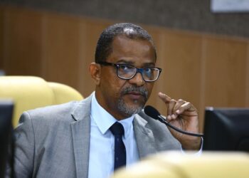 “É um momento para celebrar, festejar, mas também nos mantermos atentos”, diz Bittencourt sobre início da vacinação