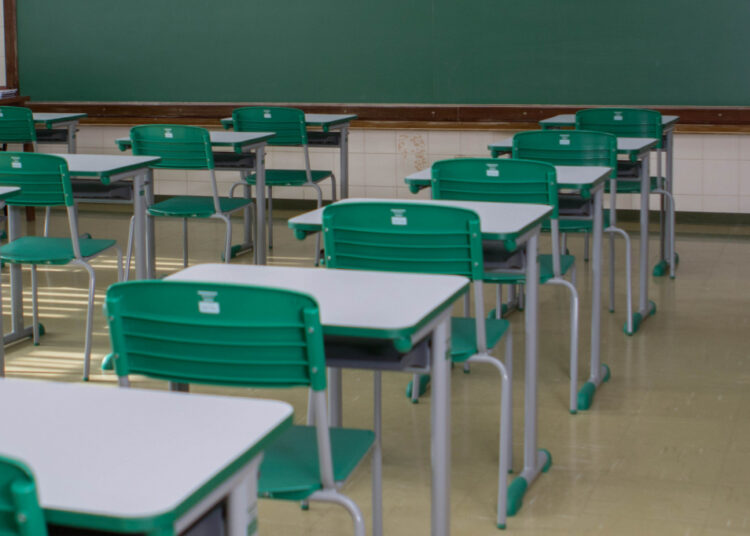 Professores mantém decisão de retornar as aulas presenciais somente com vacina e protocolo sanitário