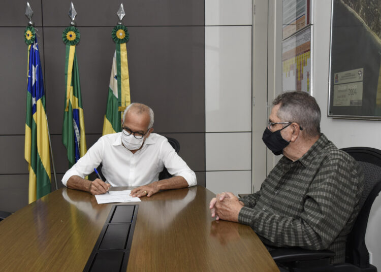 Edvaldo autoriza licitação para obra de ampliação da ponte do Rio Poxim