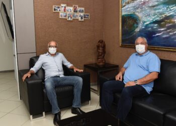 Edvaldo recebe prefeito de Socorro, padre Inaldo