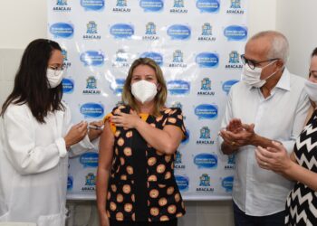 Aracaju inicia primeira fase da campanha de vacinação contra o novo coronavírus