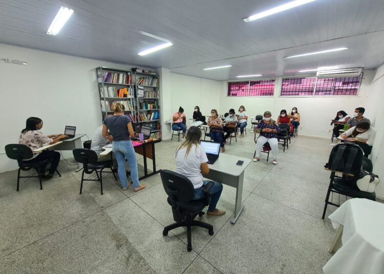 Prefeitura capacita profissionais de saúde que atuarão na vacinação contra a covid-19