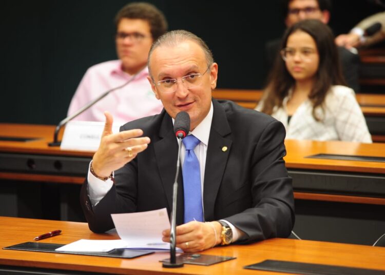 Fábio Henrique continua cobrando as obras da BR 101