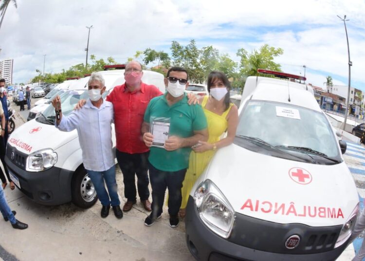 Atenção básica: 8 municípios recebem ambulâncias adquiridas com emenda do deputado João Daniel
