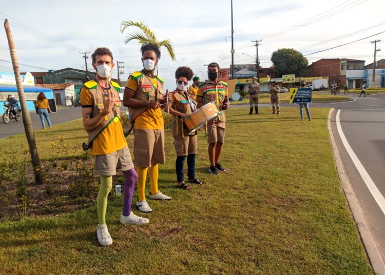 SMTT realiza ação educativa para condutores e pedestres na Euclides Figueiredo
