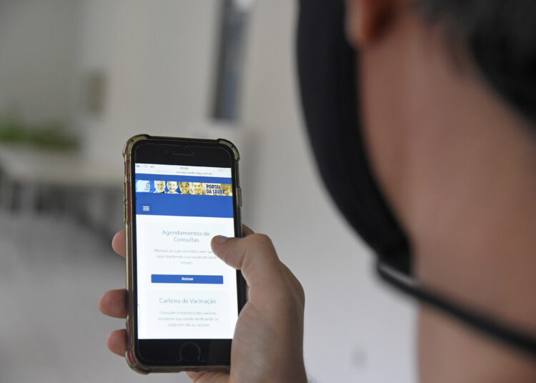 Visitas domiciliares para acamados podem ser agendadas pelo Portal e aplicativo da Saúde