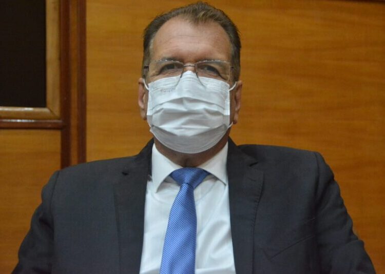 Adailton Martins discorda de aulas presenciais antes da vacinação