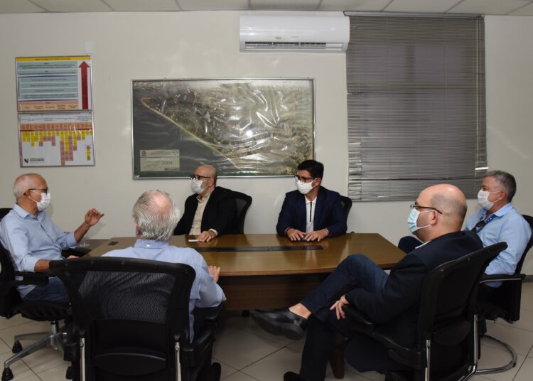 Edvaldo recebe visita do presidente da Record TV