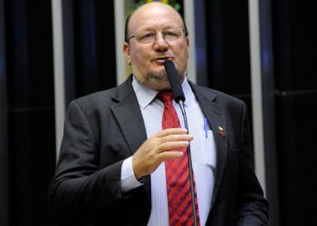 João Daniel apresenta proposta de auxílio emergencial no valor de salário mínimo mensal