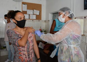 Profissionais da Secretaria Municipal de Saúde (SMS) estiveram na Associação Luz do Sol