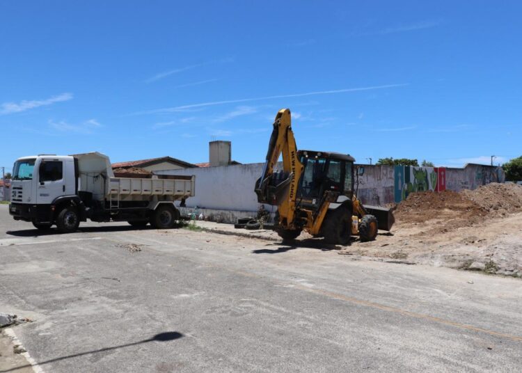 Tem obra em andamento no Marcos Freire 3