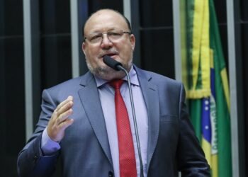 “PEC 186 é uma continuação da Emenda Constitucional 95”, avalia João Daniel