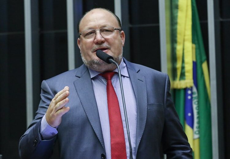 “PEC 186 é uma continuação da Emenda Constitucional 95”, avalia João Daniel