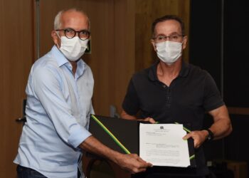 Edvaldo entrega a vereadores projeto de lei que transforma povoados da Zona de Expansão em seis bairros