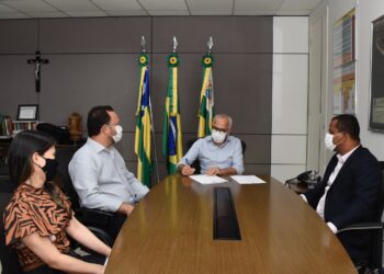 Edvaldo envia PL à Câmara que confirma adesão de Aracaju ao consórcio para compra da vacina contra o coronavírus