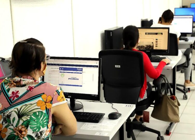 Aracajuanos contam com central telefônica para acessar serviços municipais de saúde