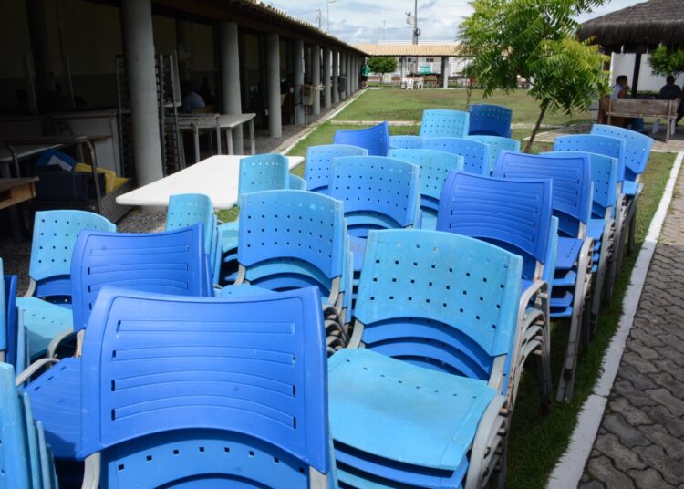 Yazaki faz doação de móveis para Smas