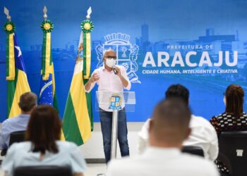 Edvaldo sanciona leis para criação do Auxílio Municipal Emergencial e remissão de débitos do IPTU