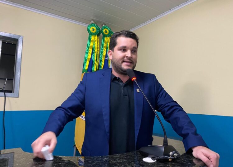 Neto Batalha apresenta projeto para diminuir risco de transmissão de Covid e garantir conforto em filas na área externa de agências