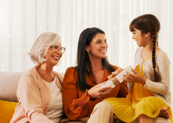 Apesar da cautela, Dia das Mães deve movimentar economia em maio, diz FCDL