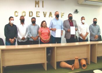 Fábio Henrique assina ordem de serviço para obras em Socorro