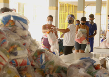 Prefeitura dá continuidade à entrega dos kits de alimentação escolar na segunda, 12