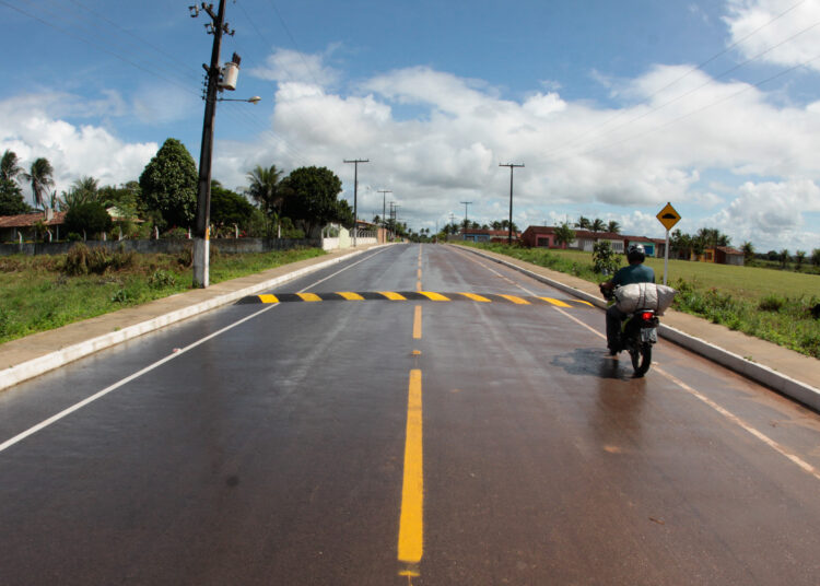 Governador inaugura rodovia que liga sede de Umbaúba ao povoado Queimada Grande