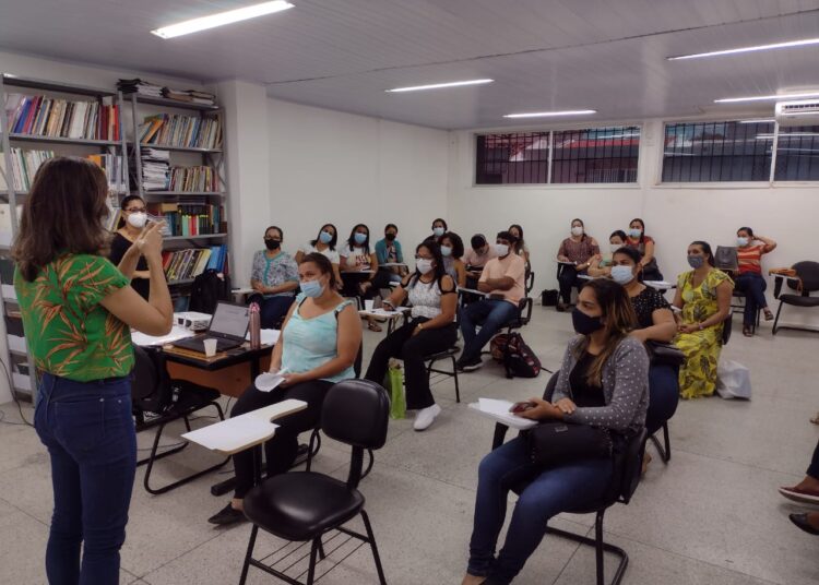 Prefeitura capacita recepcionistas das Unidades Básicas de Saúde em Libras