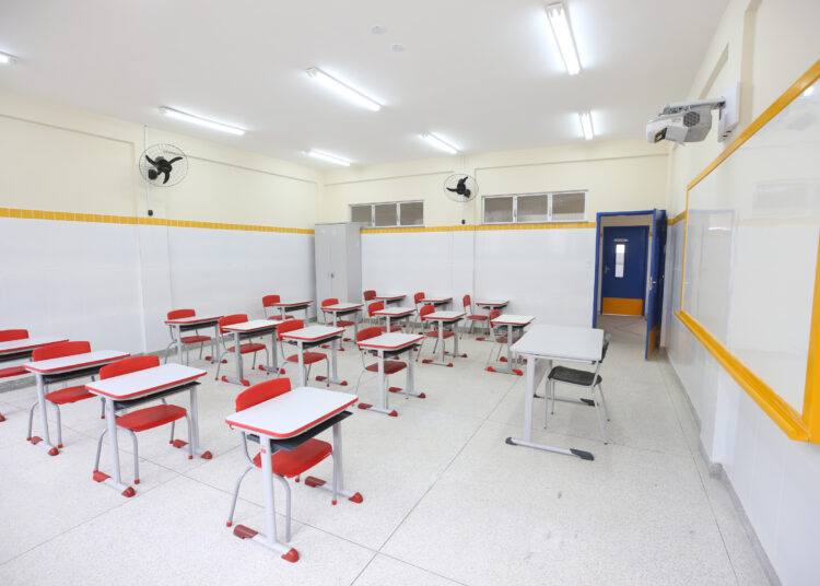 Lousas digitais favorecem processo de alfabetização dos alunos das escolas municipais