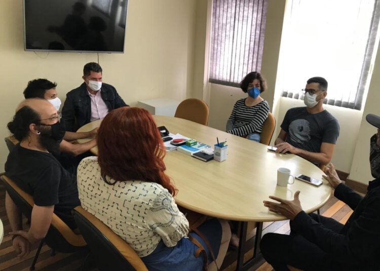 Funcaju alinha diretrizes para artes visuais e urbanas com artistas do Festival Colora